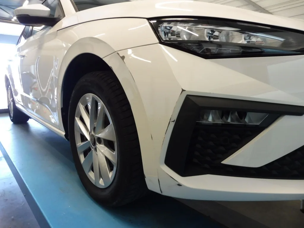 Skoda Scala — Para-choques dianteiro, lado direito