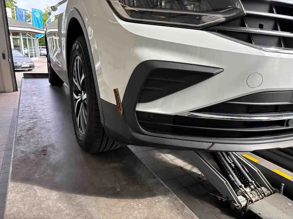 Volkswagen Tiguan — Guarnição do para-choques dianteiro