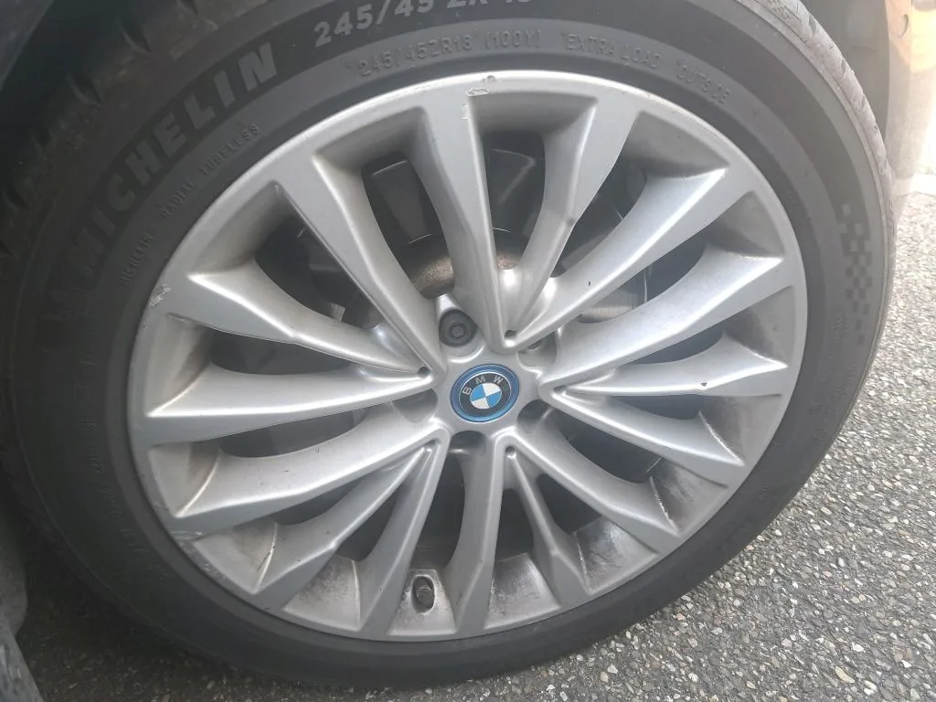 BMW 5 Series — Jante de liga leve dianteira direita