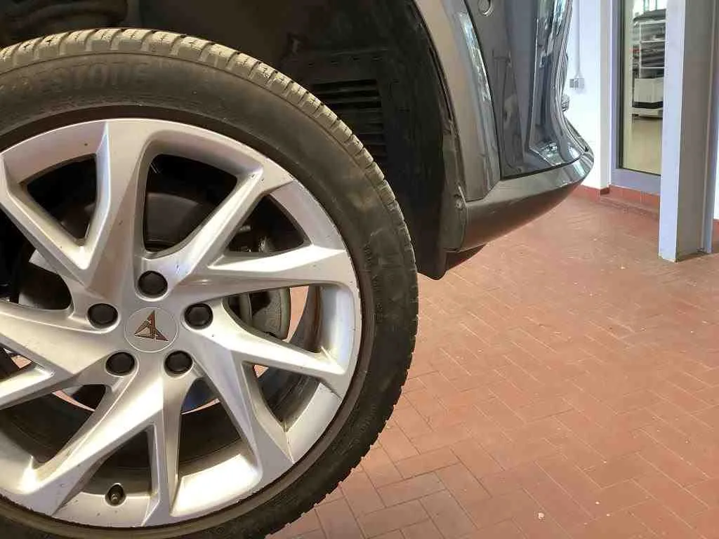 Cupra Formentor — Pneu dianteiro direito
