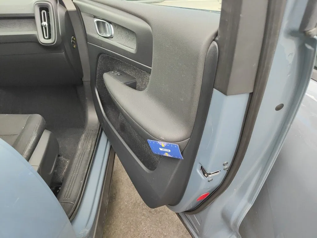 Volvo XC40 — Revestimento interior da porta dianteira direita