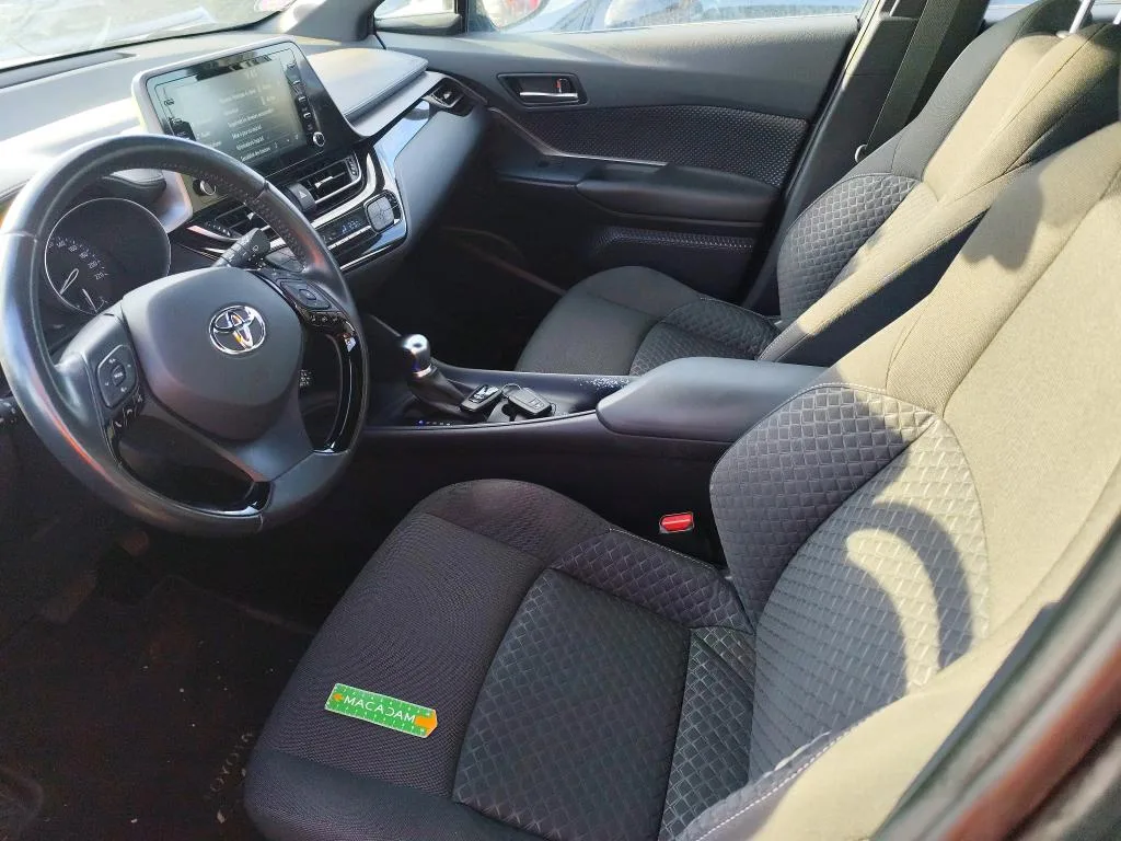 Toyota C-HR — Interior