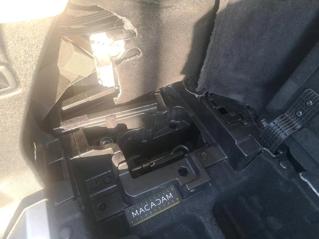 BMW 5 Series — Kit de reparação de pneu