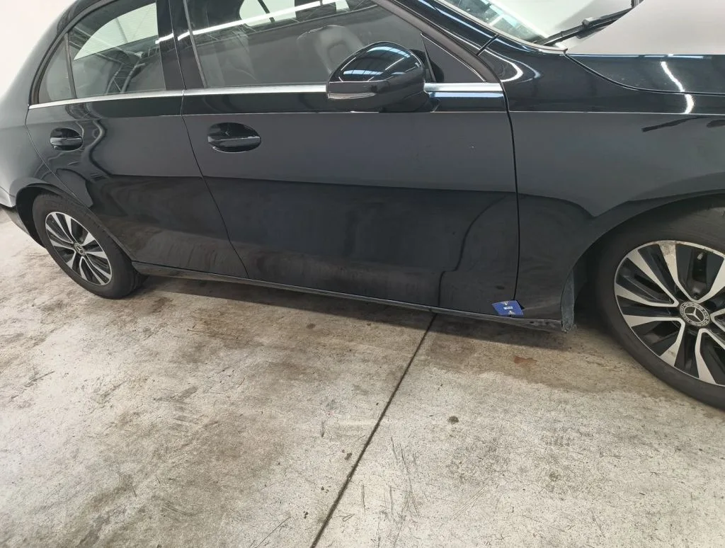 Mercedes-Benz A — Soleira direita