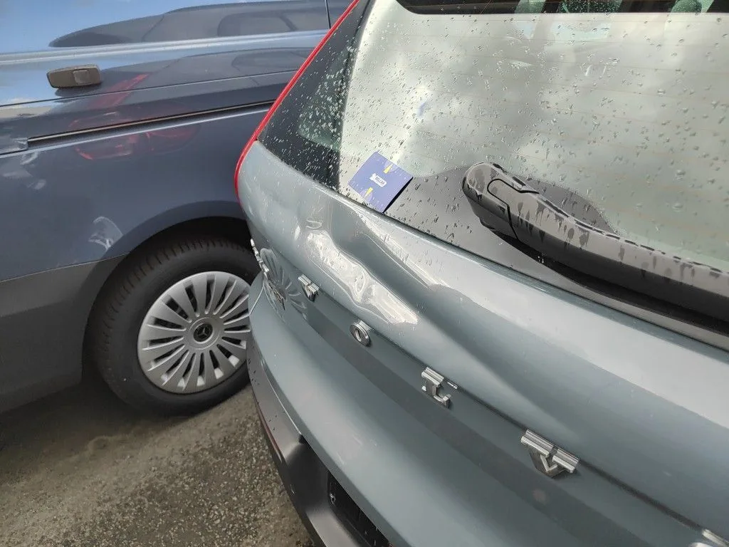 Volvo XC40 — Tampa traseira