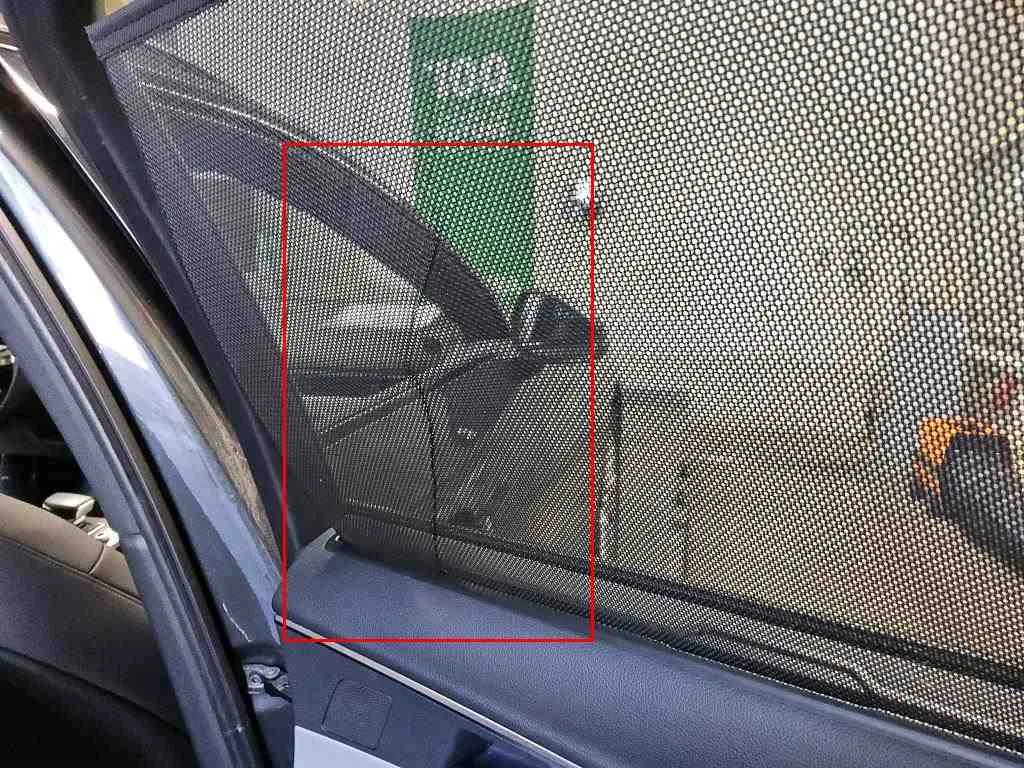Audi A4 — Estore do para-sol traseiro direito