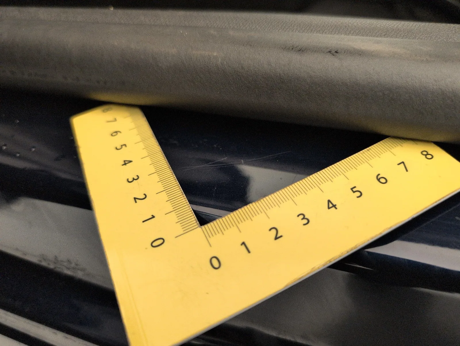 Citroën C4 — Painel inferior lateral