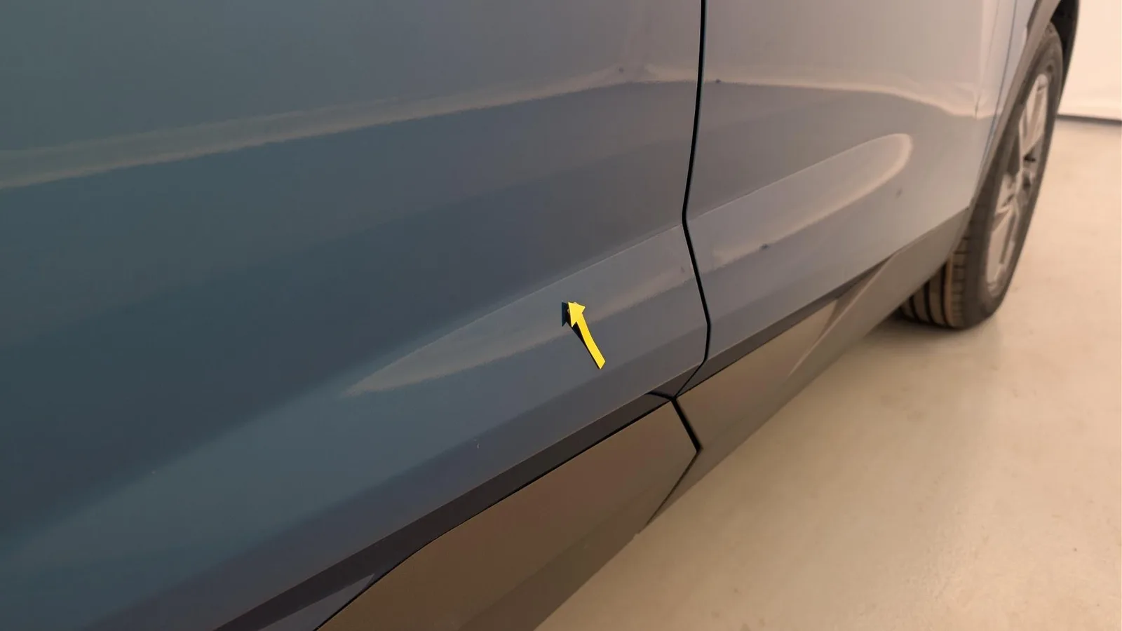 Peugeot 408 — Porta dianteira, zona inferior