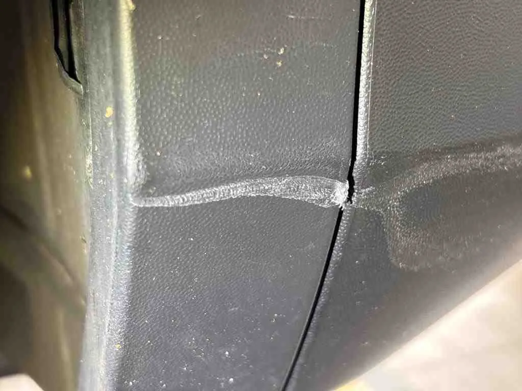 Volkswagen Tiguan — Proteção do passa-rodas dianteiro direito