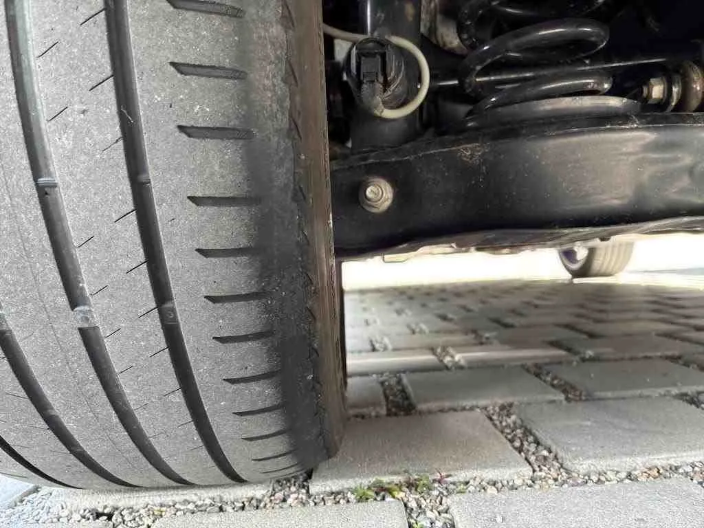 Cupra Formentor — Pneu traseiro esquerdo