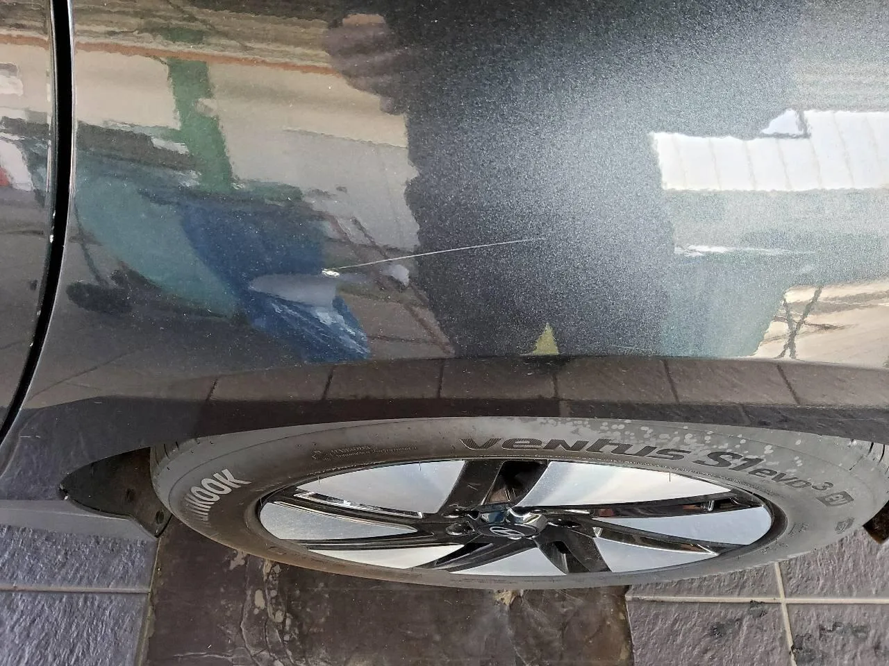 Hyundai Ioniq 6 — Painel lateral esquerdo