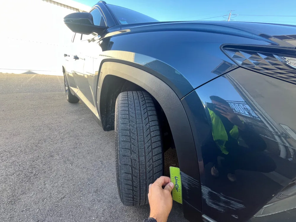 Hyundai Tucson — Moldura do guarda-lamas dianteiro direito