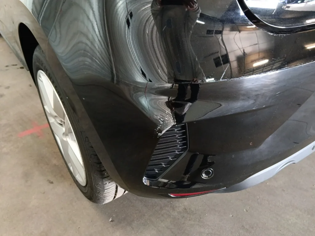 Renault Clio — Pára-choques traseiro, canto