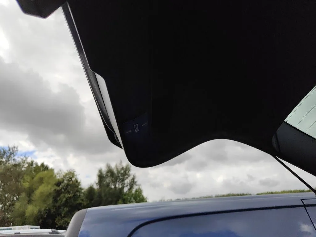 Volvo XC40 — Interior da tampa da bagageira