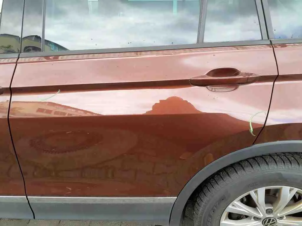 Volkswagen Tiguan — Porta traseira esquerda