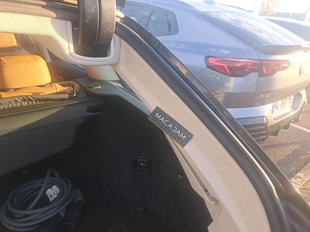BMW 5 Series — Guarnição do teto traseira direita