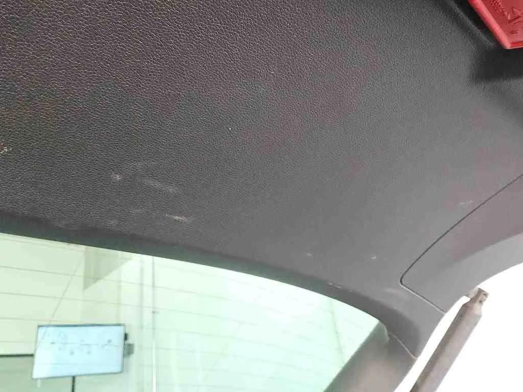 Volkswagen Tiguan — Guarnição da tampa traseira