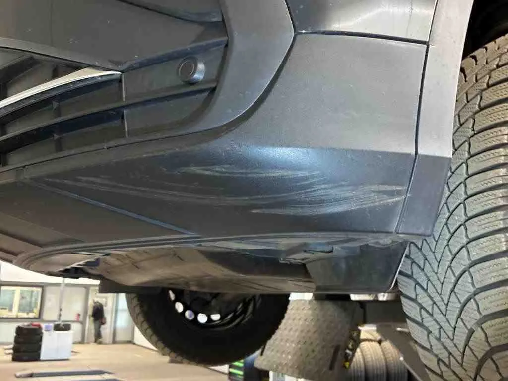 Volkswagen Tiguan — Spoiler dianteiro