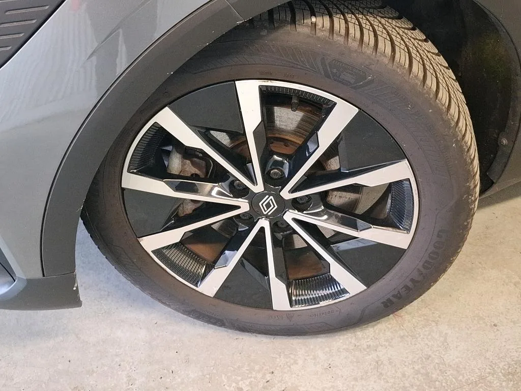 Renault Megane E-Tech — Jante de liga leve dianteira esquerda bicolor/policromia