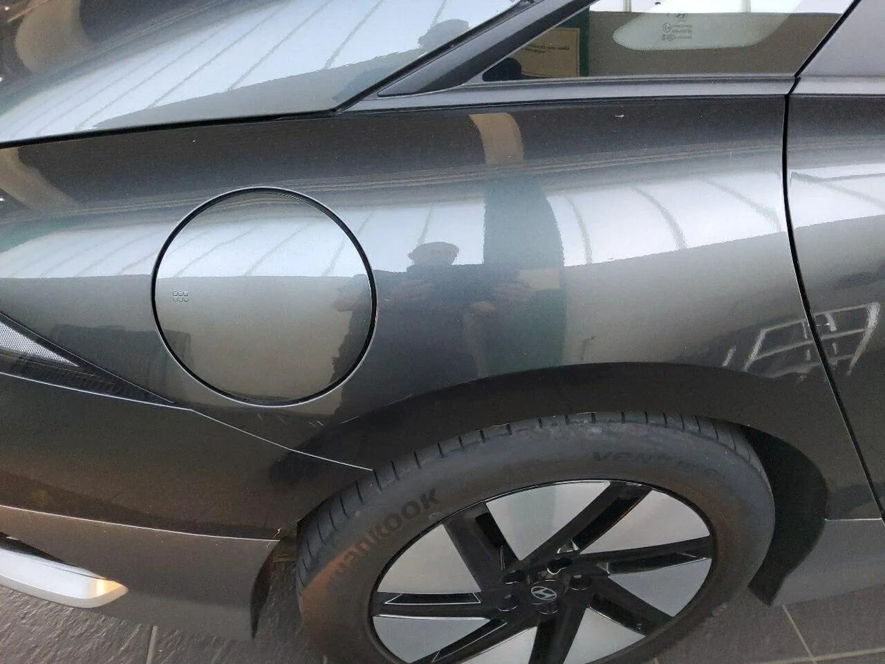 Hyundai Ioniq 6 — Painel lateral direito