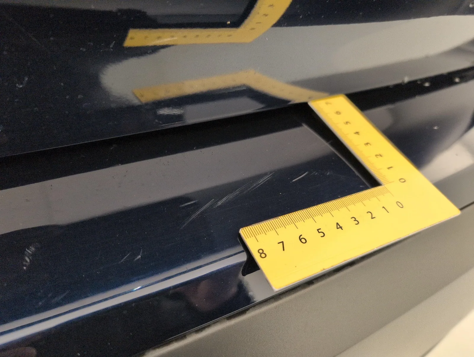 Citroën C4 — Painel inferior lateral