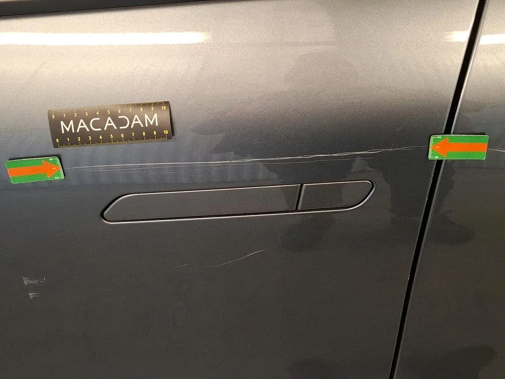 Renault Megane E-Tech — Porta dianteira esquerda
