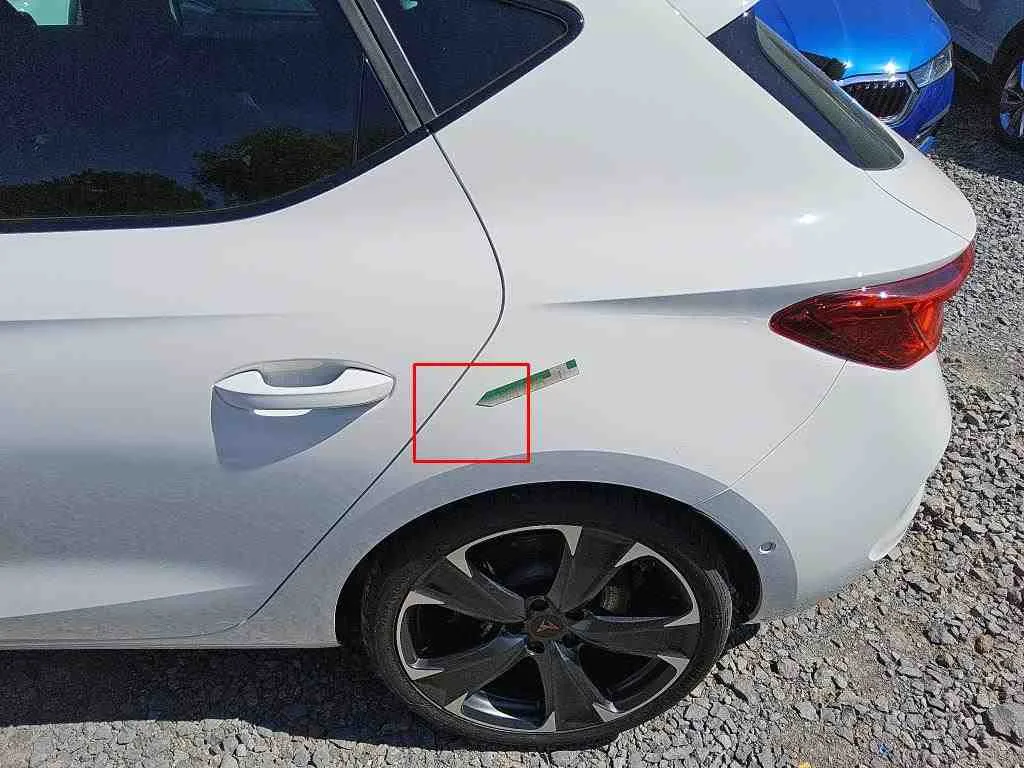 Cupra Leon — Painel traseiro esquerdo