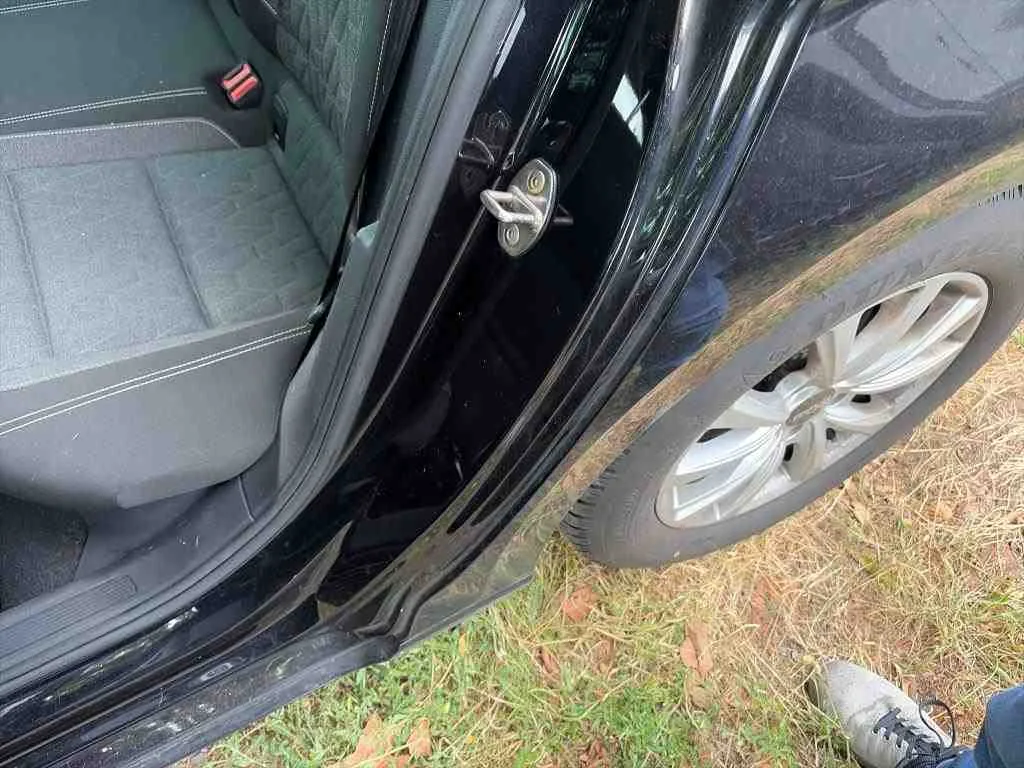 Volkswagen Passat — Pilar C esquerdo