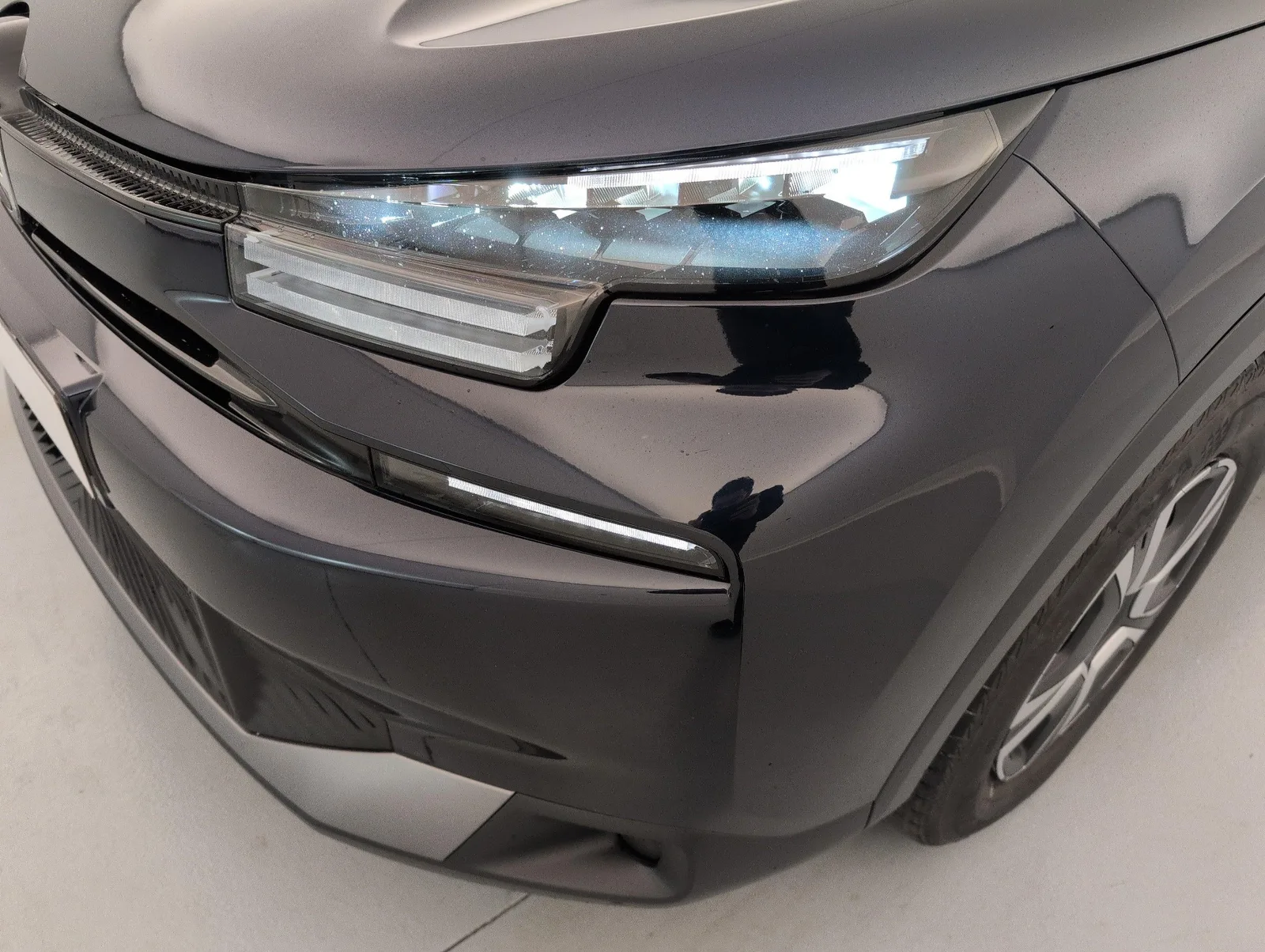 Citroën C4 — Para-choques dianteiro (canto direito)