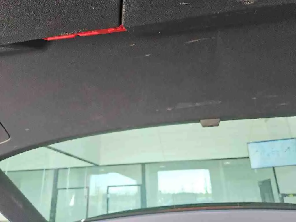 Volkswagen Tiguan — Guarnição da tampa traseira