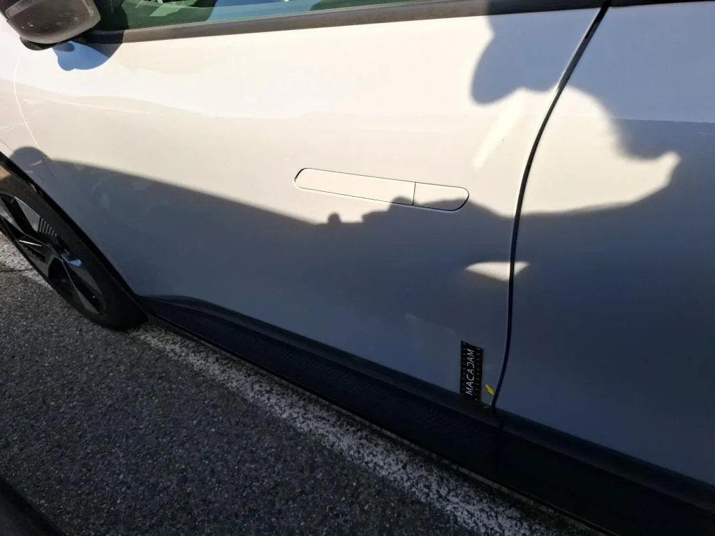 Renault Megane E-Tech — Porta dianteira esquerda