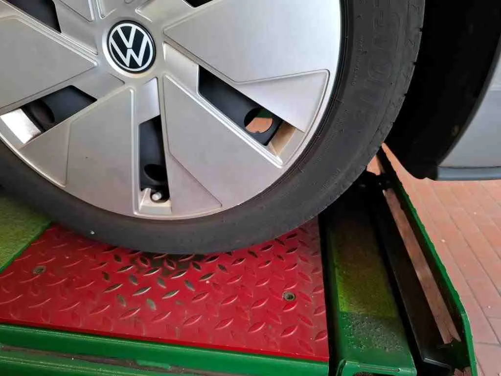 Volkswagen ID.3 — Tampão da roda dianteira direita