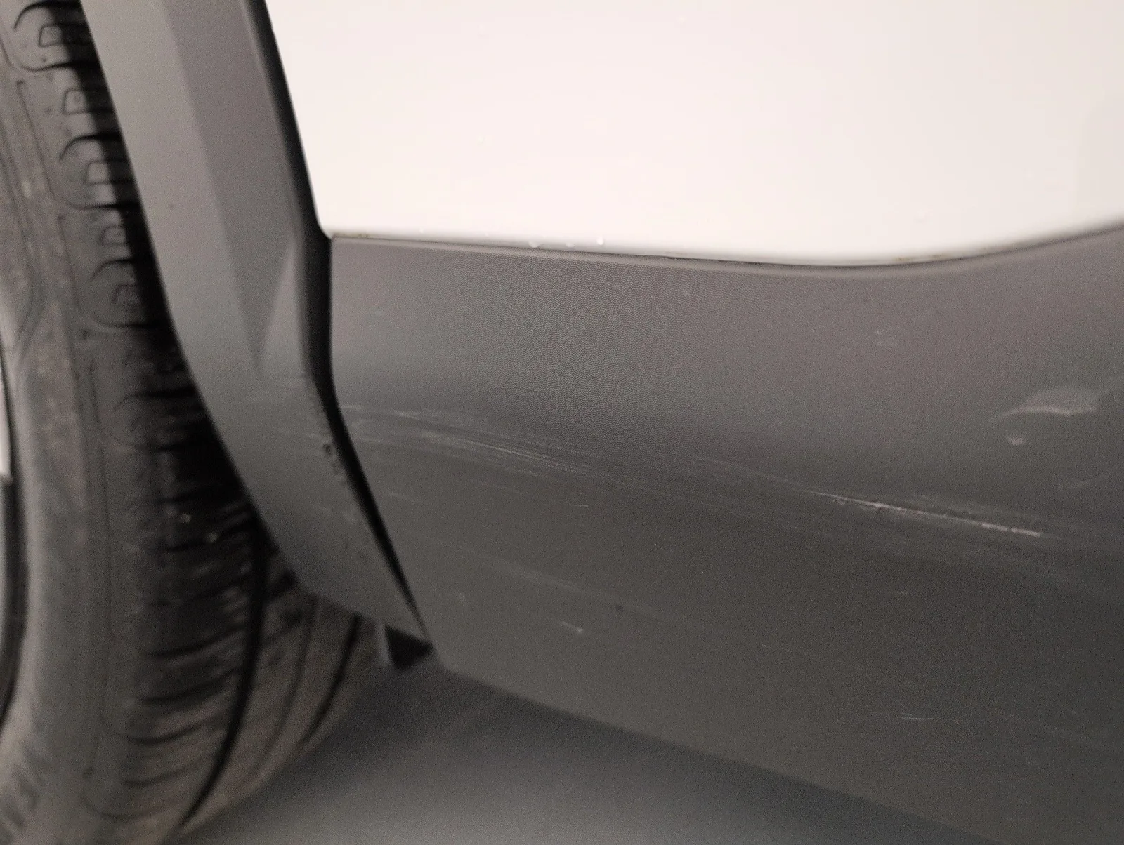 Citroën C4 — Painel inferior lateral