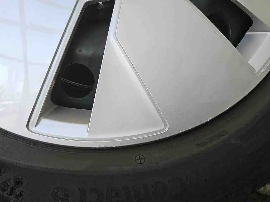 Volkswagen ID.3 — Tampa do cubo da roda dianteira direita