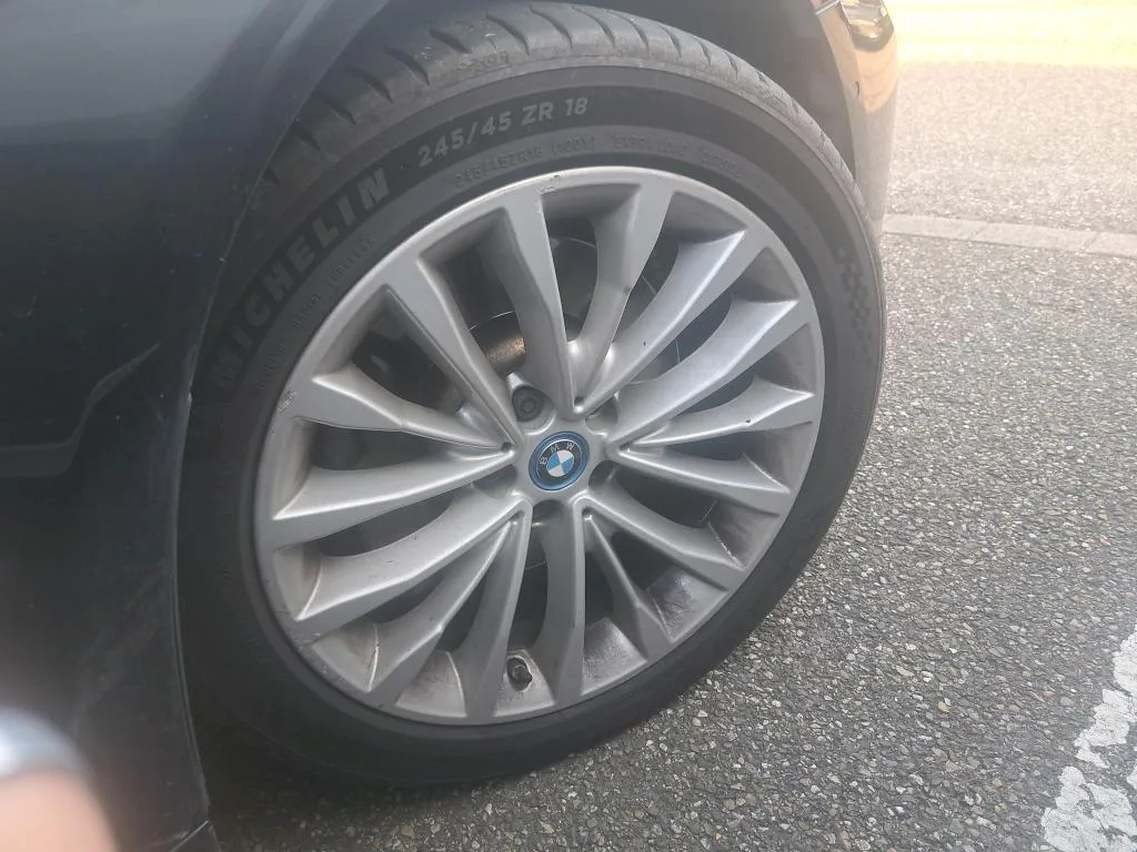 BMW 5 Series — Jante de liga leve dianteira direita