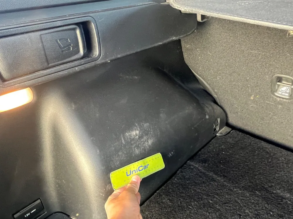 Hyundai Tucson — Revestimento inferior da mala (lado esquerdo)