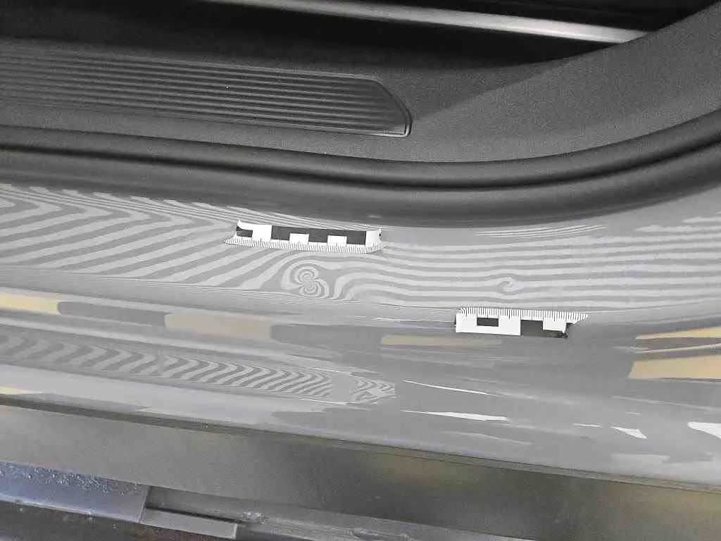 Volkswagen ID.3 — Soleira interior dianteira esquerda