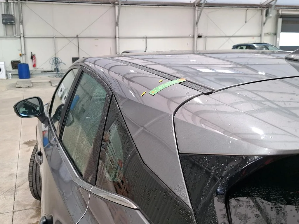 Nissan Qashqai — Longarina do tejadilho esquerda