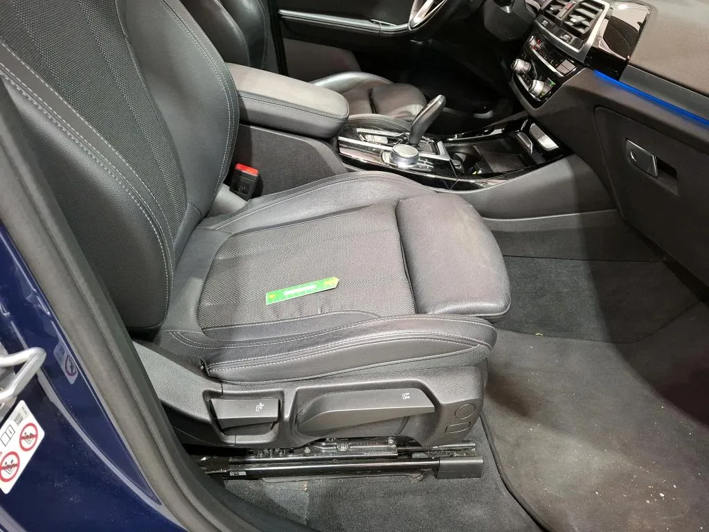 BMW X3 — Revestimento do assento dianteiro direito